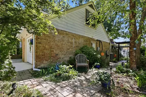 Exterior - 1050 Windjammer Dr, Hampton, VA 23669 photo 6 of 16