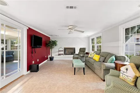 Living - 1050 Windjammer Dr, Hampton, VA 23669 photo 6 of 6