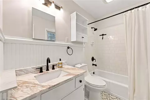 Bath - 1050 Windjammer Dr, Hampton, VA 23669 photo 2 of 3