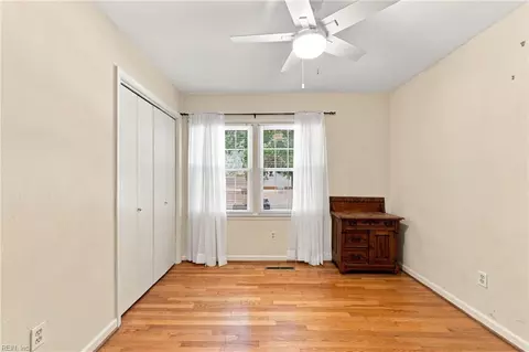 Bedroom - 1050 Windjammer Dr, Hampton, VA 23669 photo 5 of 5
