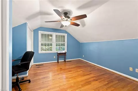 Bedroom - 1050 Windjammer Dr, Hampton, VA 23669 photo 2 of 5