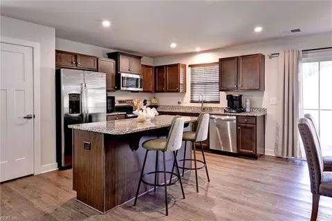 Kitchen - 200 Franklins Tower Bnd, Williamsburg, VA 23185 photo 3 of 6