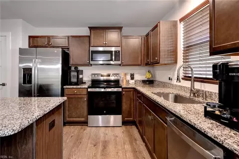 Kitchen - 200 Franklins Tower Bnd, Williamsburg, VA 23185 photo 6 of 6