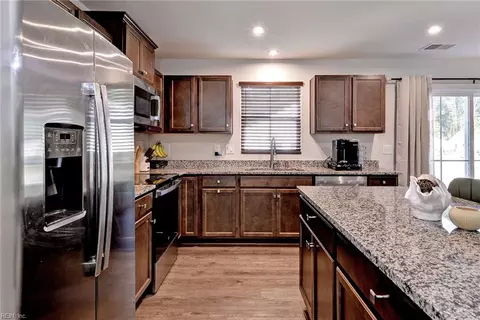 Kitchen - 200 Franklins Tower Bnd, Williamsburg, VA 23185 photo 2 of 6