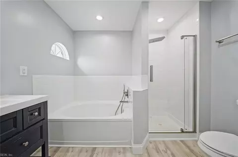 Bath - 2809 Cistern Cir, Chesapeake, VA 23323 photo 2 of 4