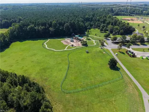 View/Area - 2809 Cistern Cir, Chesapeake, VA 23323 photo 2 of 5