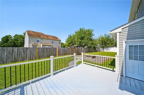 Exterior - 2809 Cistern Cir, Chesapeake, VA 23323 photo 5 of 7