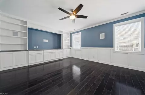 Living - 2809 Cistern Cir, Chesapeake, VA 23323 photo 2 of 4