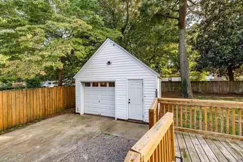 Exterior - 1911 E Bayview Blvd, Norfolk, VA 23503 photo 15 of 22
