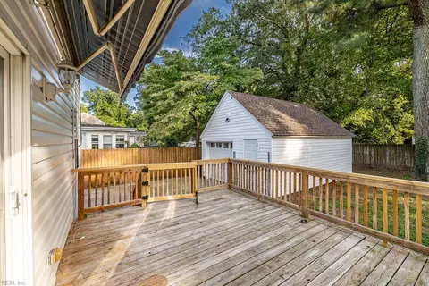 Exterior - 1911 E Bayview Blvd, Norfolk, VA 23503 photo 14 of 22