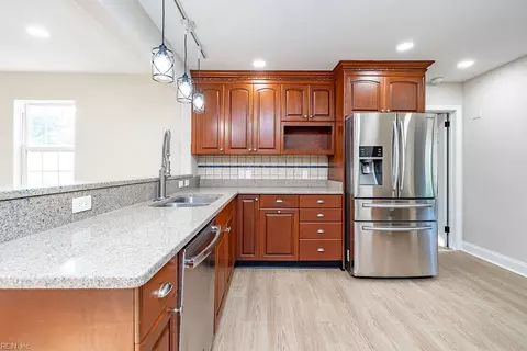 Kitchen - 1911 E Bayview Blvd, Norfolk, VA 23503 photo 4 of 6
