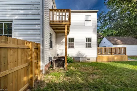 Exterior - 1911 E Bayview Blvd, Norfolk, VA 23503 photo 2 of 22