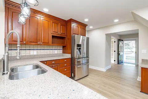 Entry Way - 1911 E Bayview Blvd, Norfolk, VA 23503 photo 1 of 2