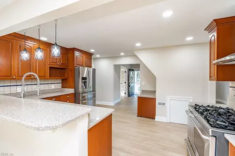 Kitchen - 1911 E Bayview Blvd, Norfolk, VA 23503 photo 2 of 6