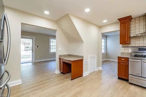 Entry Way - 1911 E Bayview Blvd, Norfolk, VA 23503 photo 2 of 2