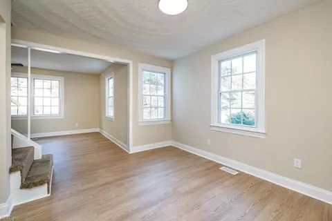 Living - 1911 E Bayview Blvd, Norfolk, VA 23503 photo 2 of 5