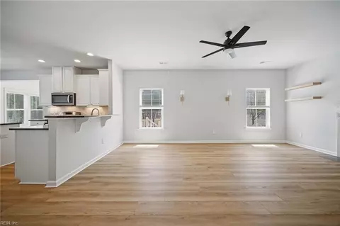 Living - 3109 Codorus St, Chesapeake, VA 23323 photo 3 of 3
