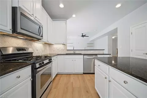 Kitchen - 3109 Codorus St, Chesapeake, VA 23323 photo 4 of 6