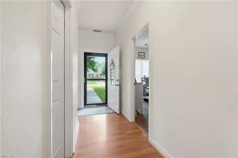 Entry Way - 1332 Hazel Ave, Chesapeake, VA 23325 photo 1 of 3