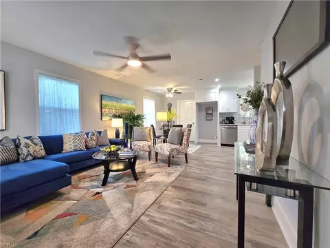 Living - 1128 Wright Ave, Chesapeake, VA 23324 photo 2 of 4
