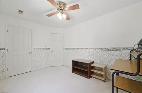 Bedroom - 211 Woodburn Dr, Hampton, VA 23664 photo 3 of 10