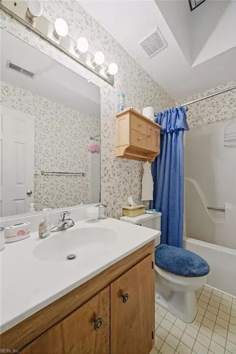 Bath - 211 Woodburn Dr, Hampton, VA 23664 photo 6 of 6