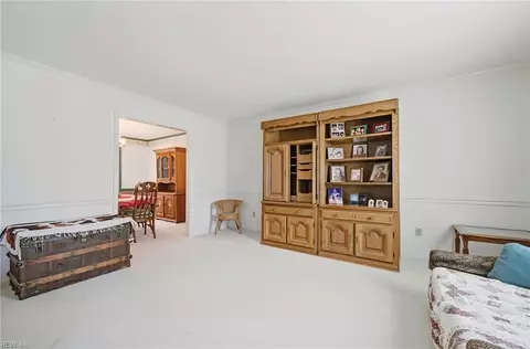 Living - 211 Woodburn Dr, Hampton, VA 23664 photo 1 of 4