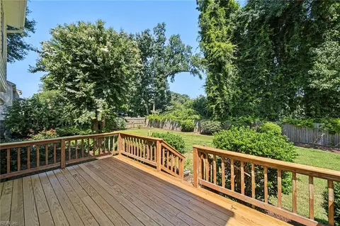 Exterior - 211 Woodburn Dr, Hampton, VA 23664 photo 4 of 7
