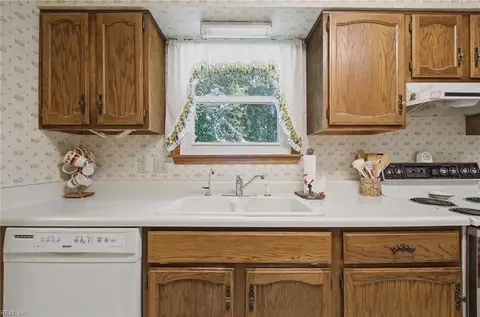 Kitchen - 211 Woodburn Dr, Hampton, VA 23664 photo 2 of 3