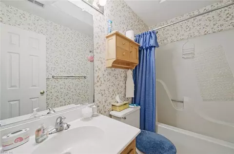 Bath - 211 Woodburn Dr, Hampton, VA 23664 photo 5 of 6