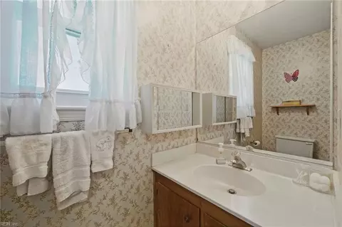 Bath - 211 Woodburn Dr, Hampton, VA 23664 photo 1 of 6