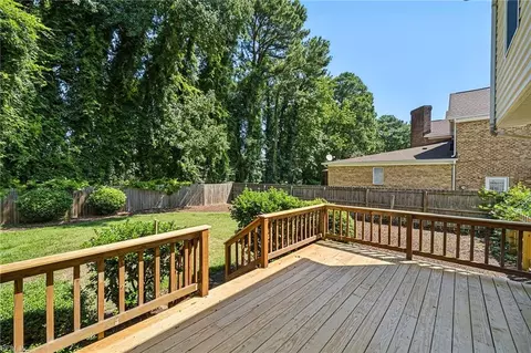 Exterior - 211 Woodburn Dr, Hampton, VA 23664 photo 3 of 7