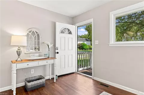 Entry Way - 537 Greenbriar Ave, Hampton, VA 23661 photo 1 of 1
