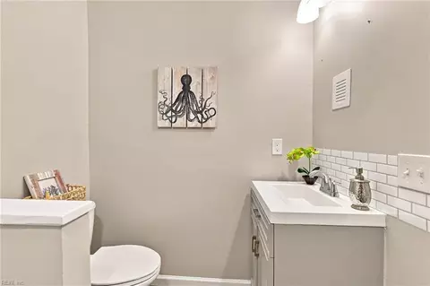 Bath - 537 Greenbriar Ave, Hampton, VA 23661 photo 4 of 4