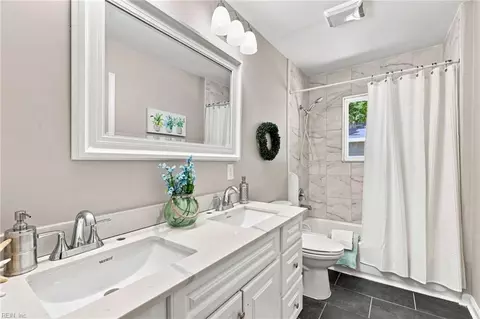 Bath - 537 Greenbriar Ave, Hampton, VA 23661 photo 1 of 4