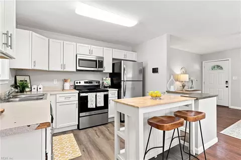 Kitchen - 537 Greenbriar Ave, Hampton, VA 23661 photo 2 of 5