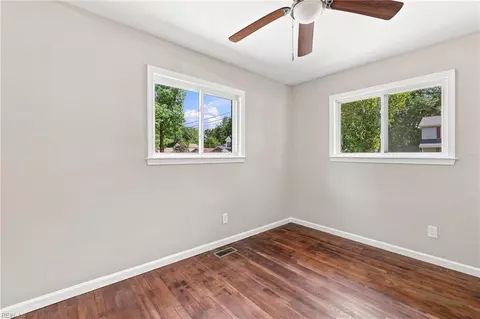 Bedroom - 537 Greenbriar Ave, Hampton, VA 23661 photo 2 of 6