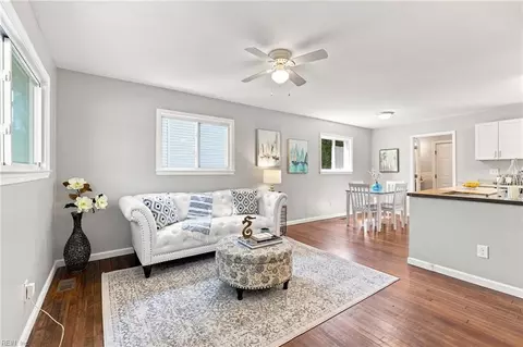 Living - 537 Greenbriar Ave, Hampton, VA 23661 photo 1 of 5