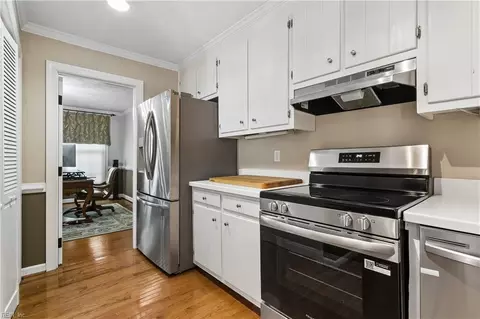 Kitchen - 25 Capps Qtrs Qtr Quarter #1, Hampton, VA 23669 photo 1 of 2