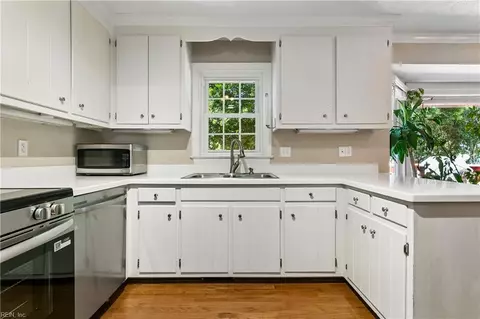 Kitchen - 25 Capps Qtrs Qtr Quarter #1, Hampton, VA 23669 photo 2 of 2