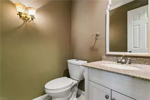Bath - 25 Capps Qtrs Qtr Quarter #1, Hampton, VA 23669 photo 1 of 5