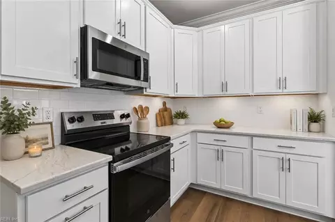 Kitchen - 2044 Mango St, Chesapeake, VA 23321 photo 1 of 1