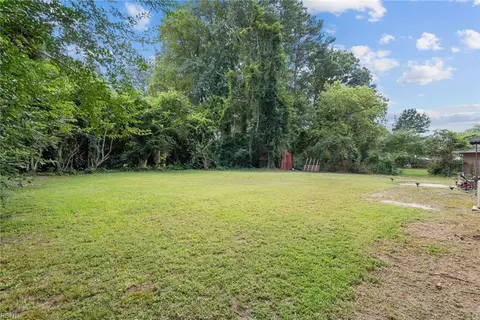 Exterior - 229 Cedar Rd, Chesapeake, VA 23322 photo 3 of 5