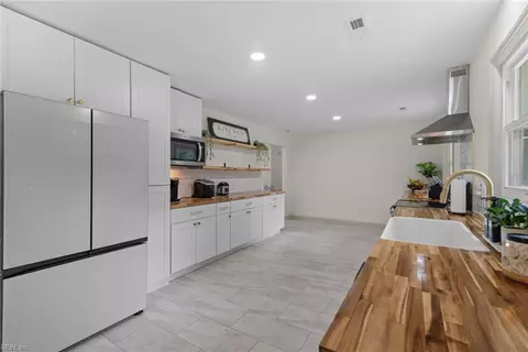 Kitchen - 229 Cedar Rd, Chesapeake, VA 23322 photo 3 of 4