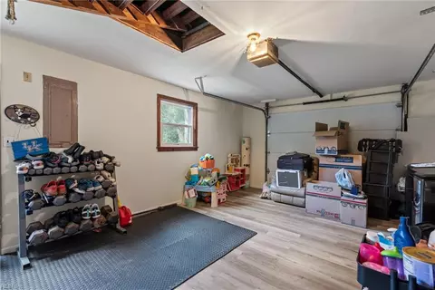 Entry Way - 229 Cedar Rd, Chesapeake, VA 23322 photo 3 of 3