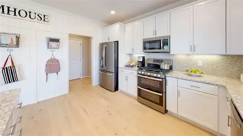 Kitchen - Mm The Everett, Chesapeake, VA 23320 photo 2 of 2