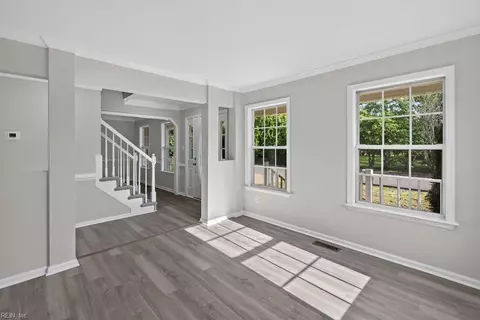 Living - 4021 Cory Ln, Chesapeake, VA 23321 photo 5 of 7