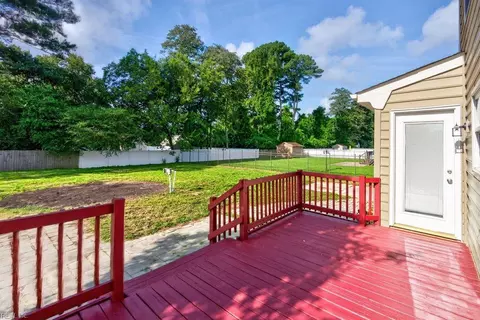 Exterior - 4021 Cory Ln, Chesapeake, VA 23321 photo 6 of 8