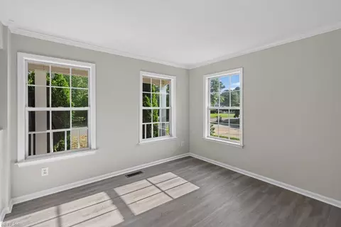 Living - 4021 Cory Ln, Chesapeake, VA 23321 photo 6 of 7