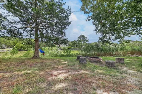 Exterior - 1008 Beach Rd, Hampton, VA 23664 photo 5 of 13